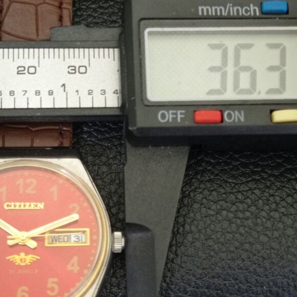 Vintage 1979 Citizen Automatic Mens Silver Watch W/daydate & Red accents - Picture 7 of 10